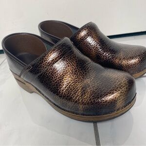 Dansko Professional clogs Bronze gold textured pattern slip on comfort 40 9.5